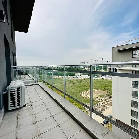 Executive Duplex With Balcony, Skyline Views & Free Parking Apartment