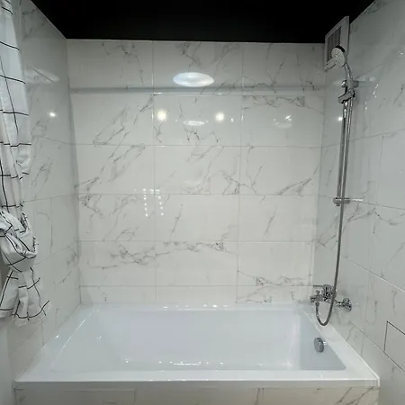 Executive Duplex With Balcony, Skyline Views & Free Parking Bucharest