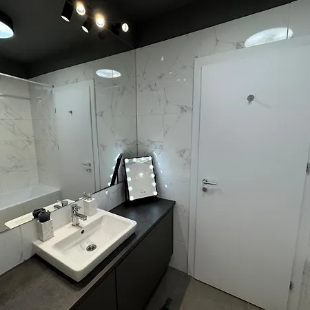 2-level Luxury 1-bedroom Duplex With Balcony Near Promenada Mall Appartement