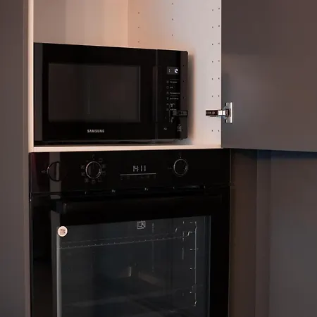 2-level Luxury 1-bedroom Duplex With Balcony Near Promenada Mall