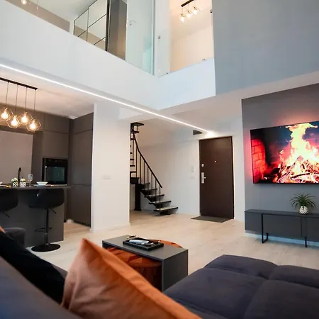 2-level Luxury 1-bedroom Duplex With Balcony Near Promenada Mall