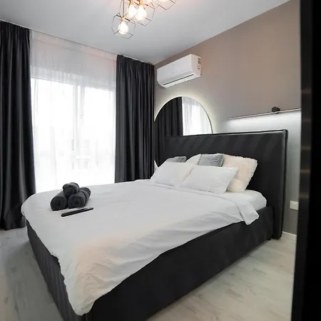 Apartment Executive Duplex With Balcony, Skyline Views & Free Parking *