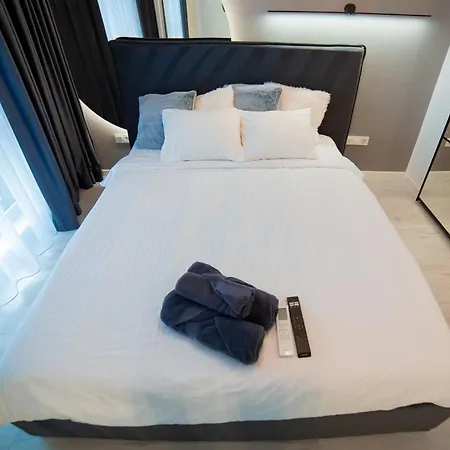 2-level Luxury 1-bedroom Duplex With Balcony Near Promenada Mall Appartamento