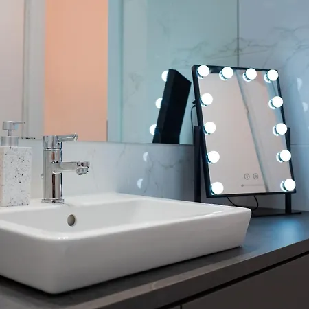 דירה 2-level Luxury 1-bedroom Duplex With Balcony Near Promenada Mall *