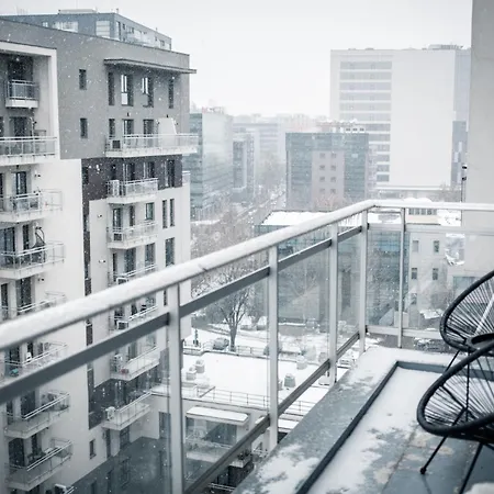 Executive Duplex With Balcony, Skyline Views & Free Parking Apartment