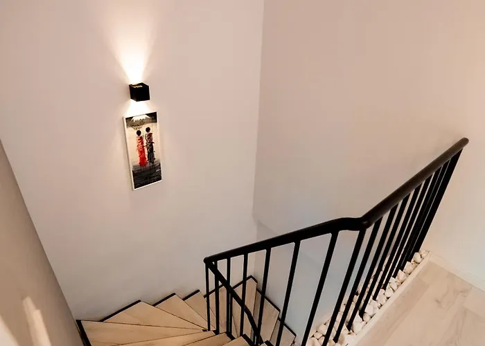 2-level Luxury 1-bedroom Duplex With Balcony Near Promenada Mall Apartman *