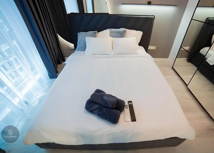 2-level Luxury 1-bedroom Duplex With Balcony Near Promenada Mall Apartman