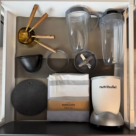 Апартаменти 2-level Luxury 1-bedroom Duplex With Balcony Near Promenada Mall *