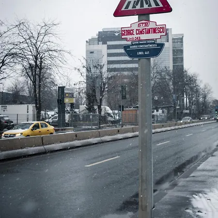 Апартаменти 2-level Luxury 1-bedroom Duplex With Balcony Near Promenada Mall