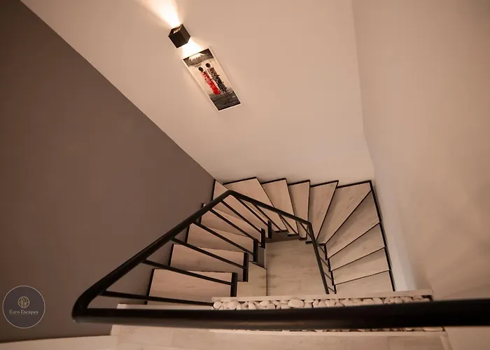 2-level Luxury 1-bedroom Duplex With Balcony Near Promenada Mall