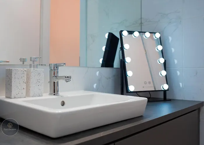 Apartamento 2-level Luxury 1-bedroom Duplex With Balcony Near Promenada Mall *