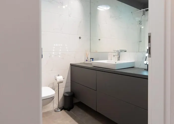 Apartamento 2-level Luxury 1-bedroom Duplex With Balcony Near Promenada Mall *